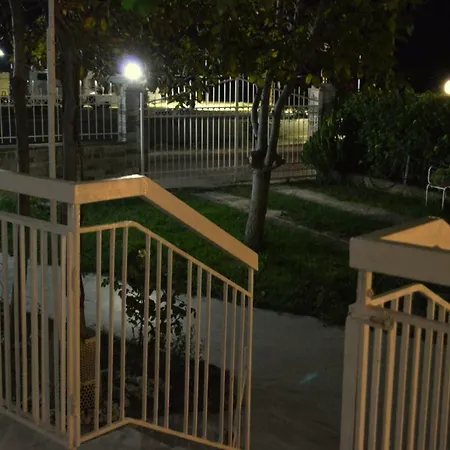 Antony Неа-Плайя